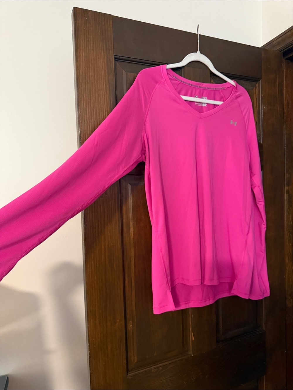 Under Armour Women’s Hot Pink Long-Sleeve V-Neck Performance Top - Picture 3 of 4